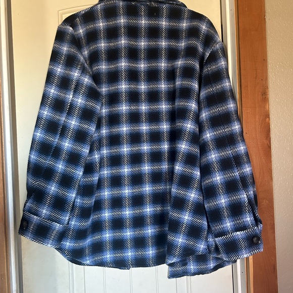 Shacket - Picture 5 of 10